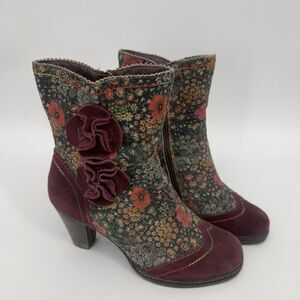 L'Artiste Boho Arty 3D Floral Suede Boots 39 US 8.5 Simonetta Fairy Boho Art